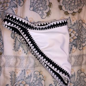 Women’s White/Black Bikini Bottoms Size M